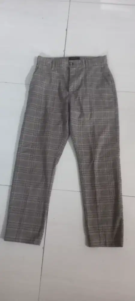 Di jual celana kotak-kotak merk cotton on