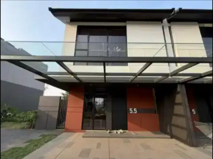 LIPPO CENTRAL LUAS 148m² RUMAH ASRI 2 LANTAI SUDUT