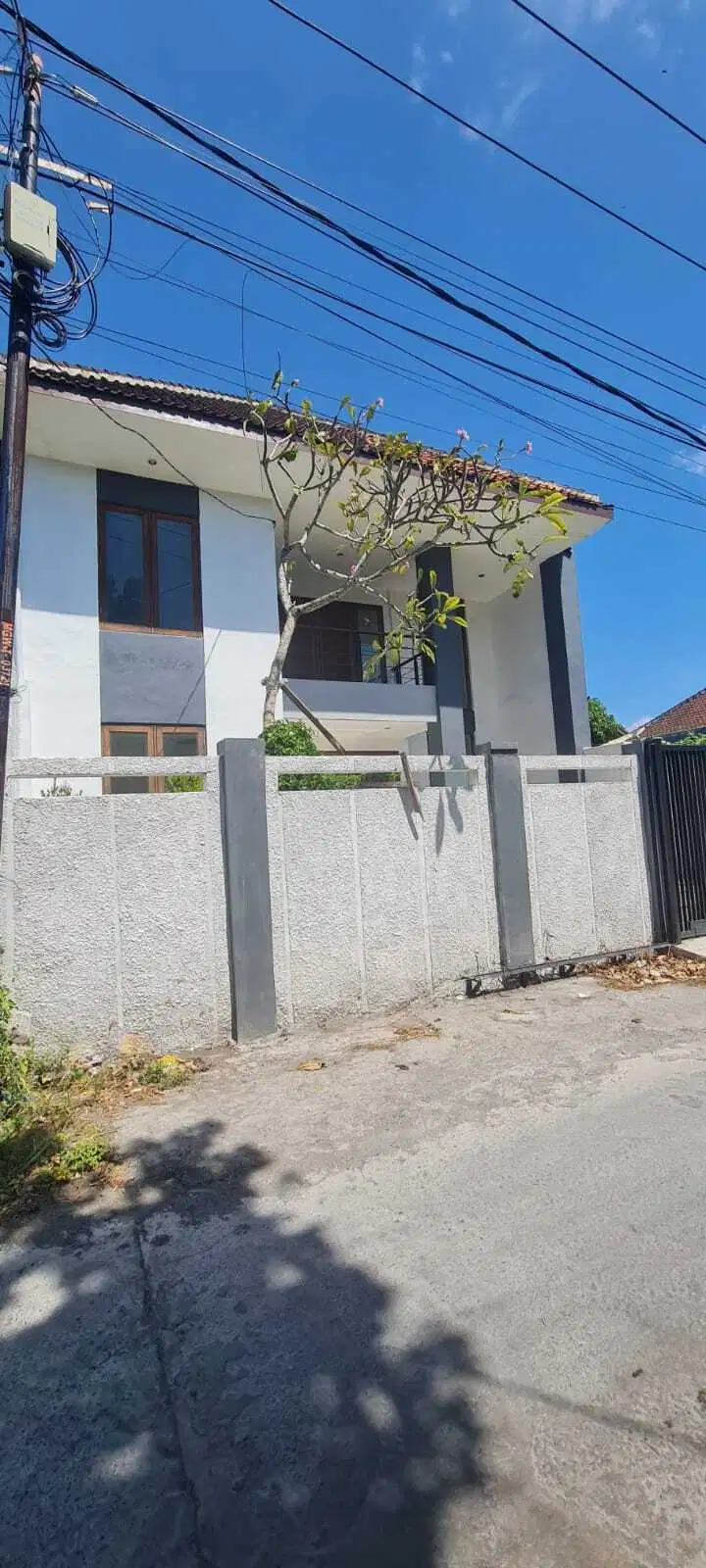 Rumah Minimalis 2 lt Lokasi Startegis Semi Furnished Di Jimbaran Bali