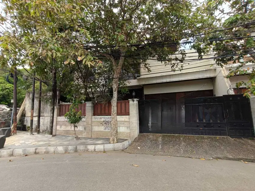 Rumah kemang timur bangunan kokoh tinggal interior