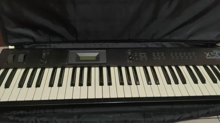 Korg X5D synthesizer