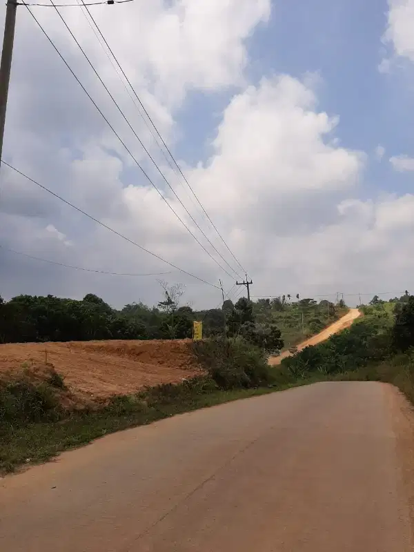 LAHAM SIAP BANGUN DI JL.TRANS KM 8 TEMBUS MANGGAR DAN KM 13
