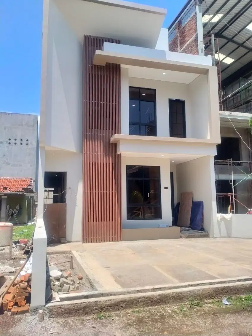 Rumah Baru di Komplek Singasana Pradana.