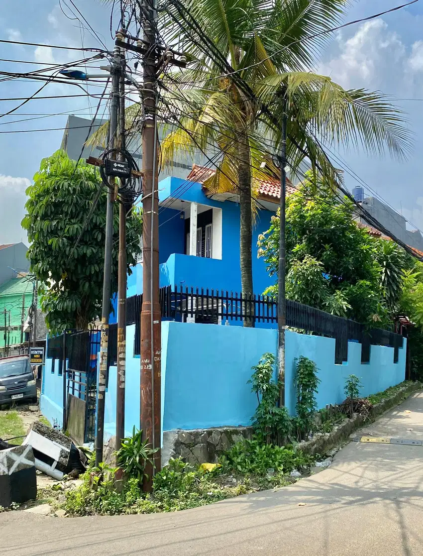 Dijual Rumah Hoek 2 Lantai di Jakarta Barat