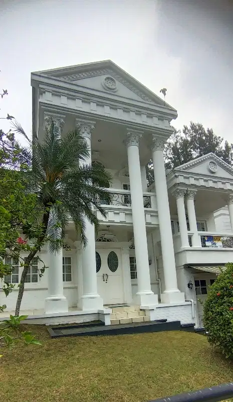 Rumah Mewah di Legenda Wisata Cibubur