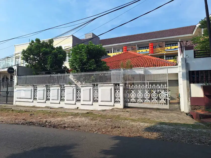 Dijual rumah 2lantai bangunan luas di Meruya Jakarta Barat