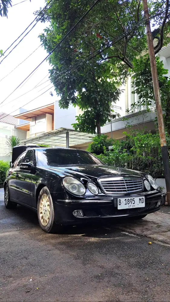 Mercedes Benz E240