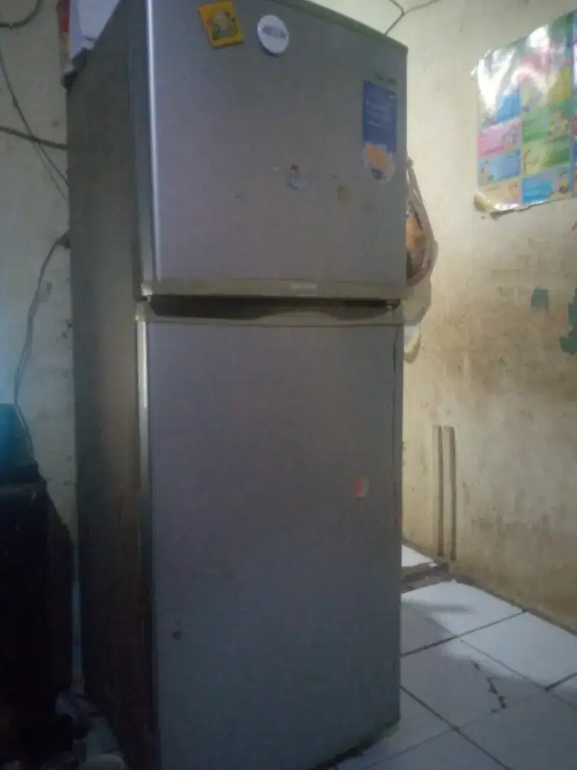Kulkas minus gk dingin tp msh nyala