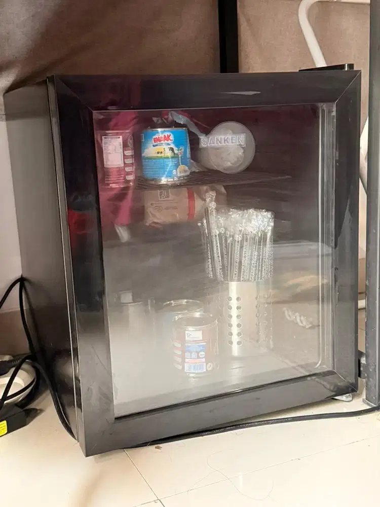 [Dijual Cepat] LIKE NEW - Showcase Chiller Sanken Black