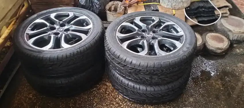 Di jual ban 195 + Velg kondisi 99% masih baru