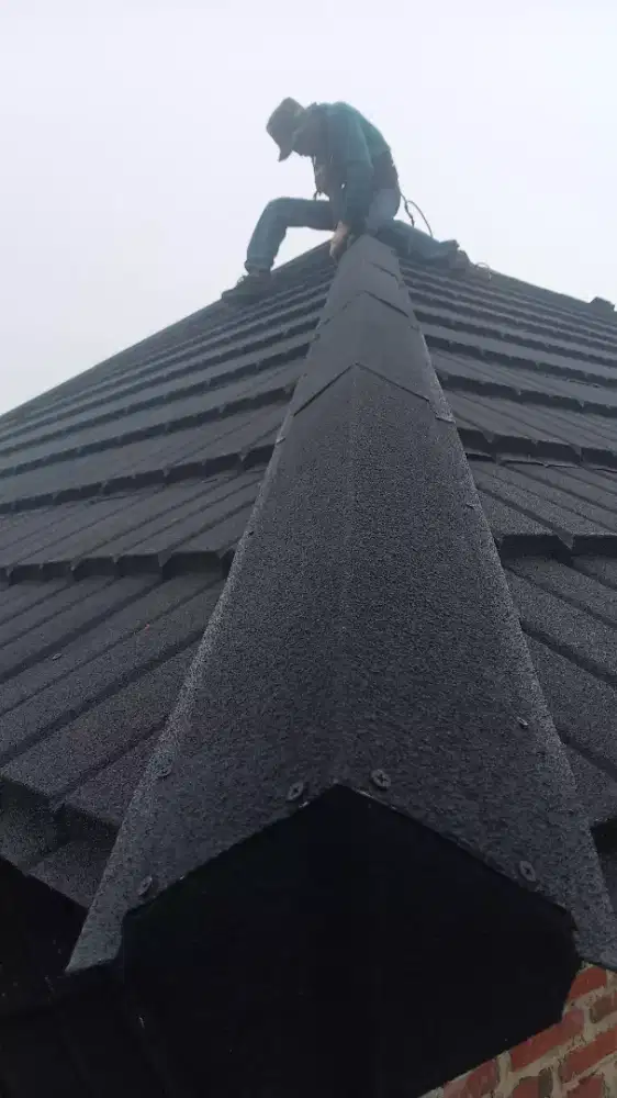 pemasangan atap kayu..plafon dan CAT..