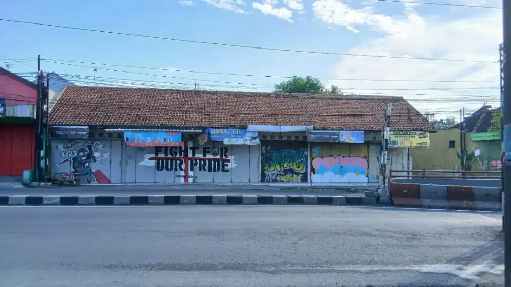 Dijual rumah plus ruko di Makamhaji, Solo