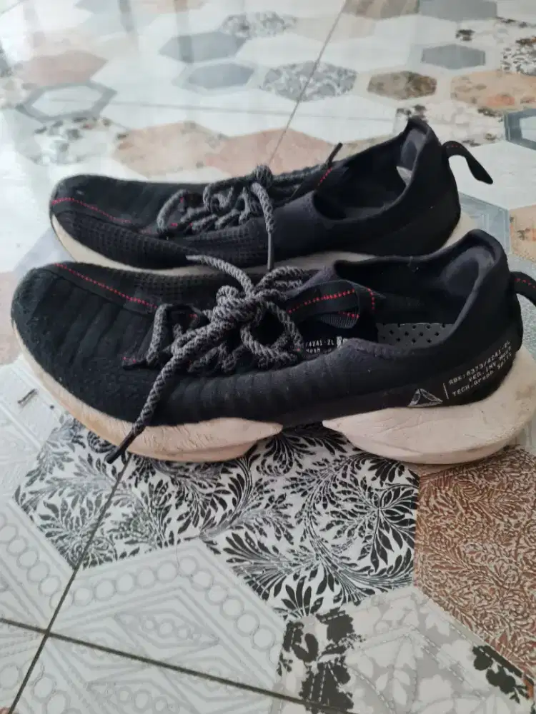 Sepatu Reebok 40/25,5