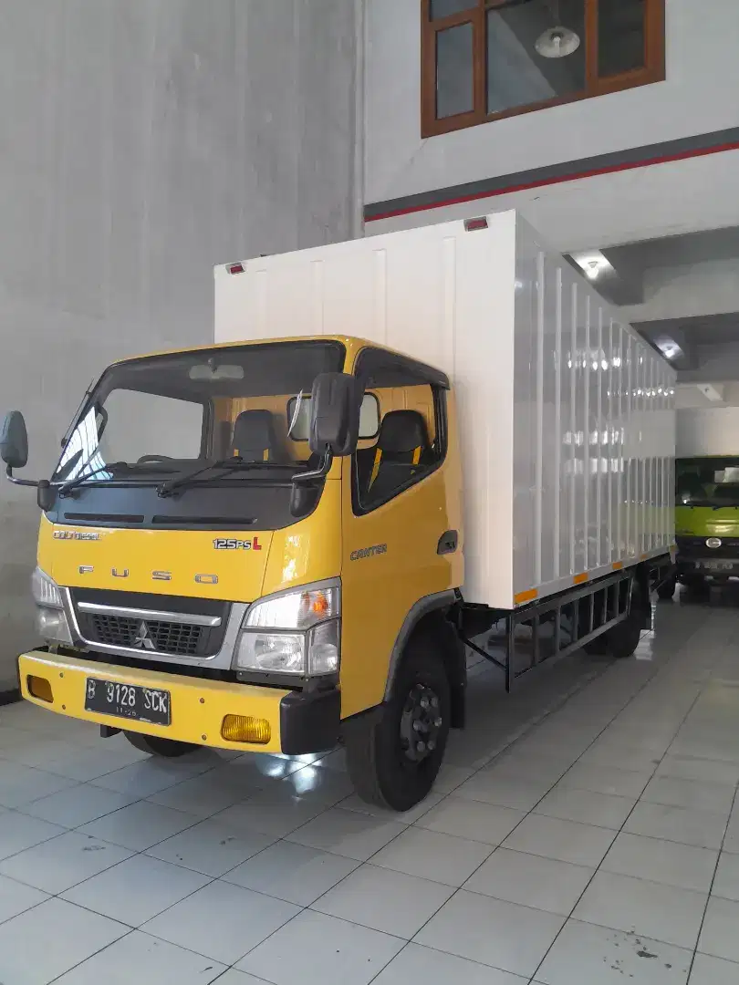 Mitsubishi Colt Diesel FE74 L Box Jumbo
