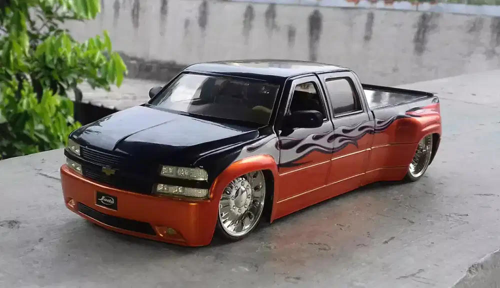 Diecast Jada 1/24 Silverado Dooley collector club