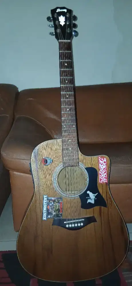 Gitar akustik elektrik Ibanez