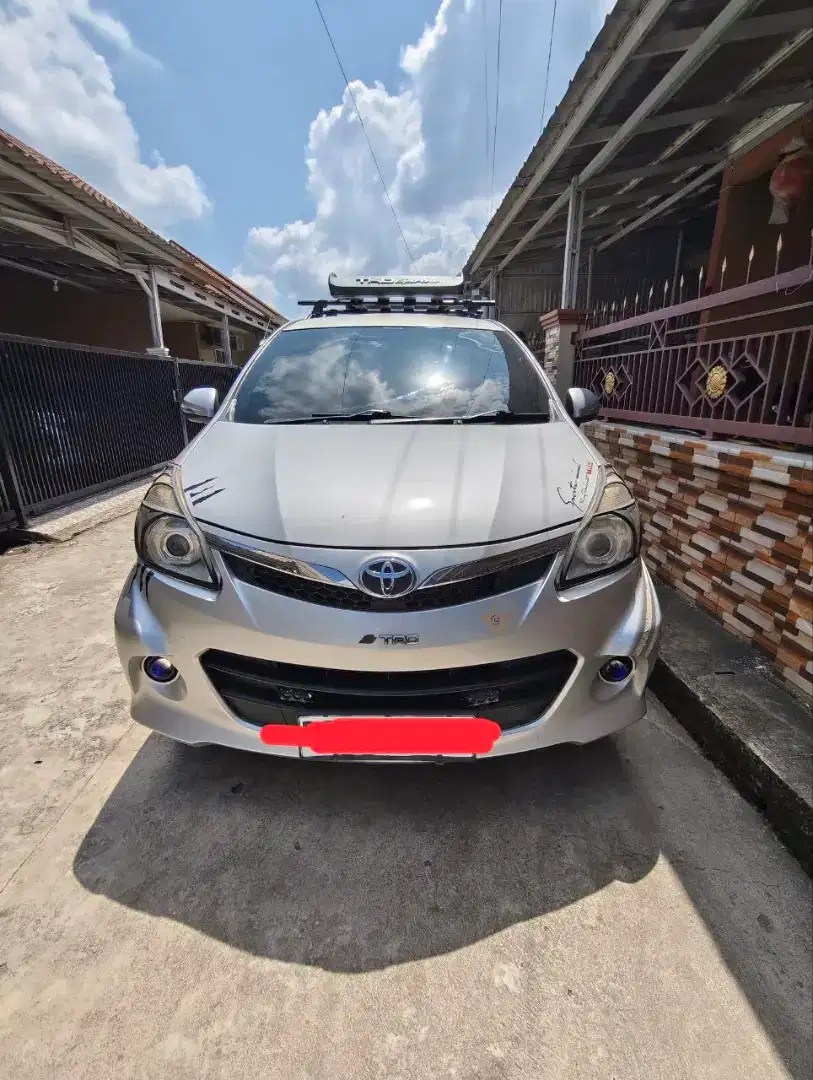 TOYOTA AVANZA VELOZ LUXURY M/T 2015