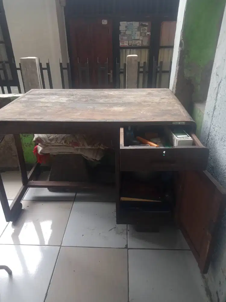 Meja Jati Tua Ratusan Tahun