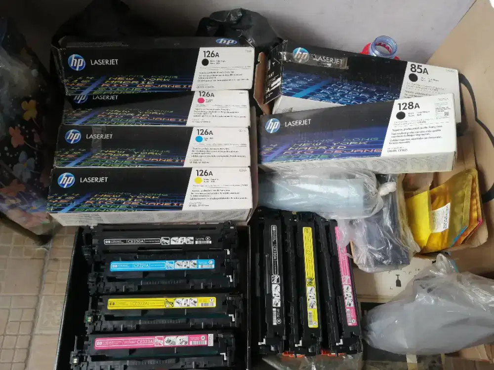 Toner warna BEKAS untuk printer Hewlett Packard