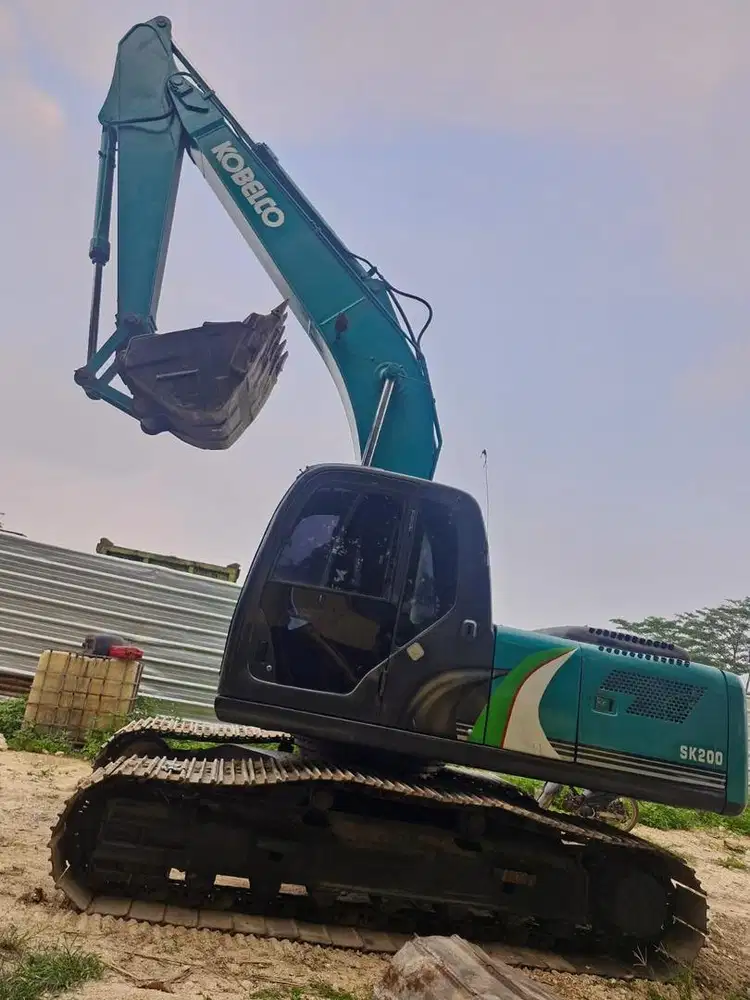 Excavator Kobelco Sk200-6 tahun 2006 siap kerja
