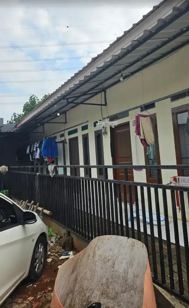 KONTRAKAN 3 SEKAT