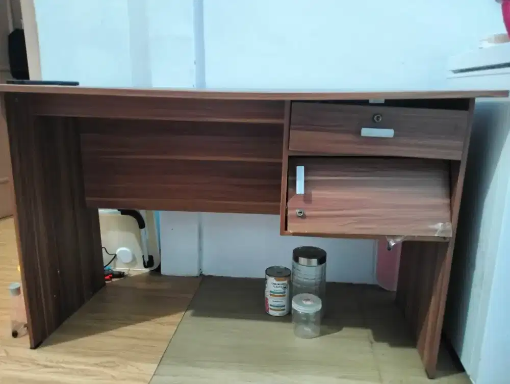 Meja komputer, meja belajar, meja kerja