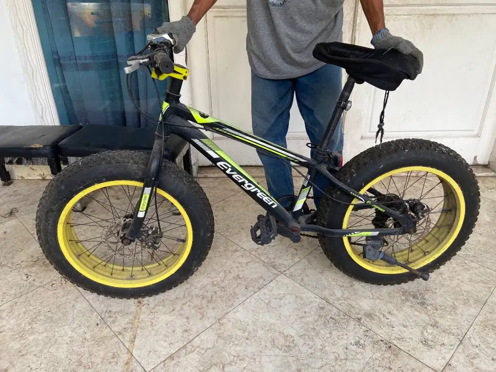 Sepeda  Ban Besar (FatBoy/ Fat Bike)