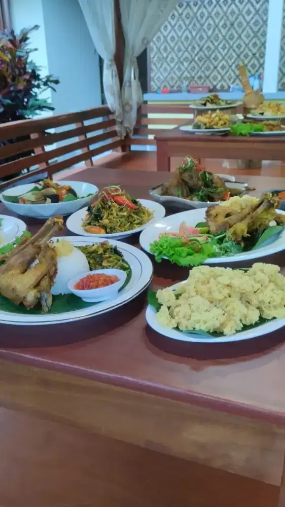 Lowongan R3 : Waiter