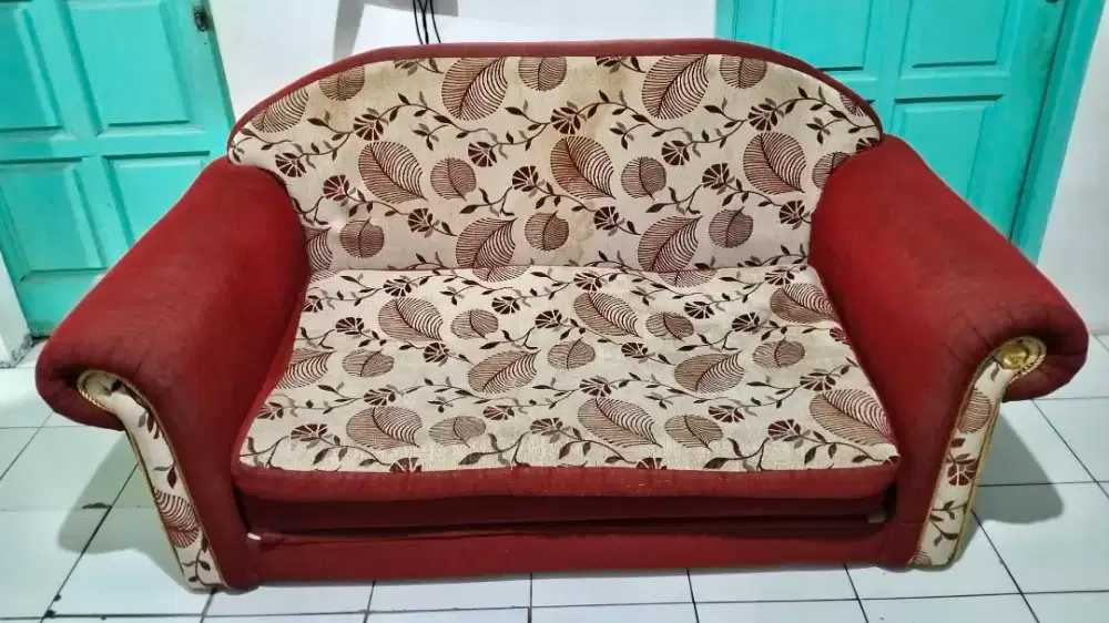 Sofa Bed Warna Merah (Bekas)