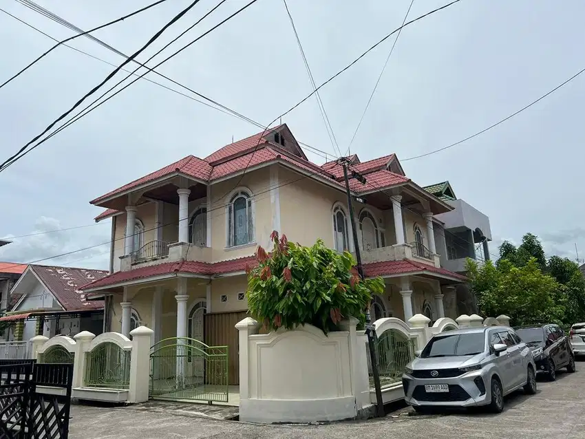 DIJUAL CEPAT HARGA TERMURAH!! Rumah Mewah 2 Lantai di Kota Padang