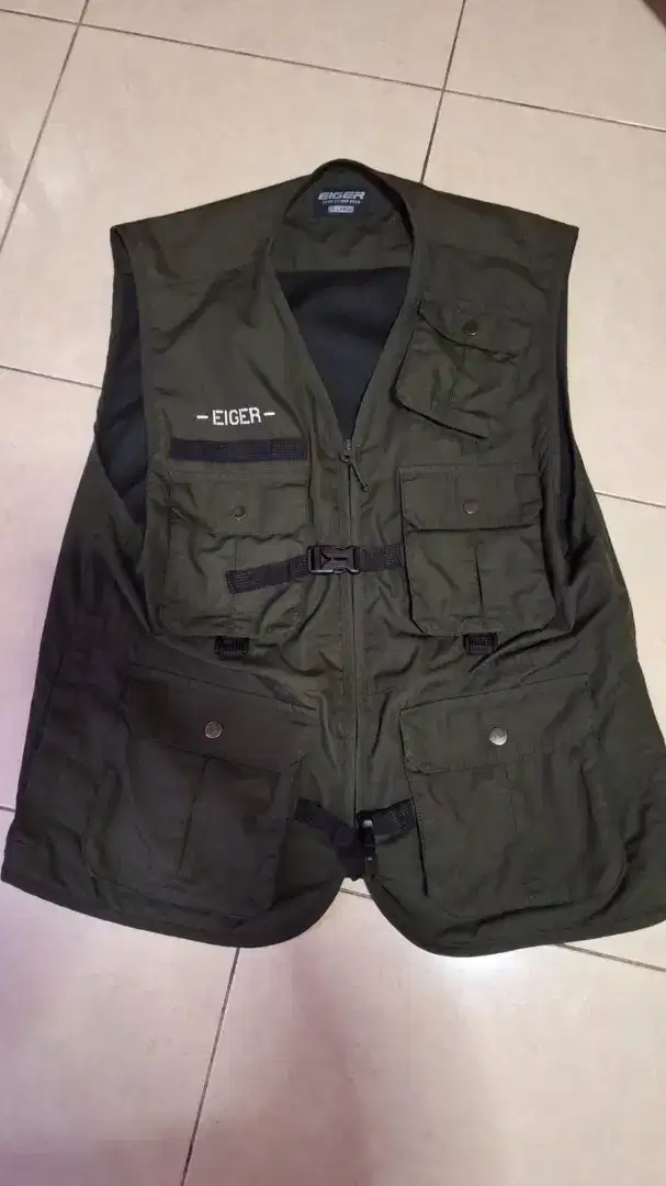 Rompi eiger hijau size 2xl