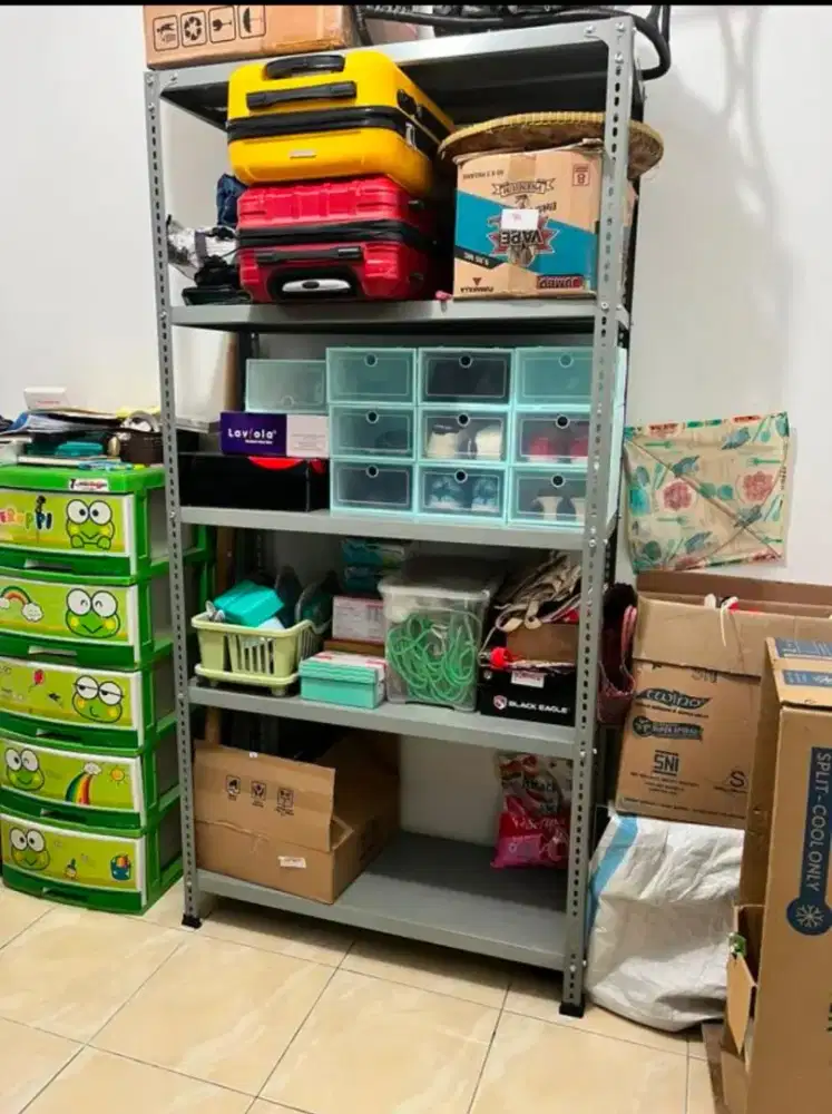 Rak besi rumah gudang