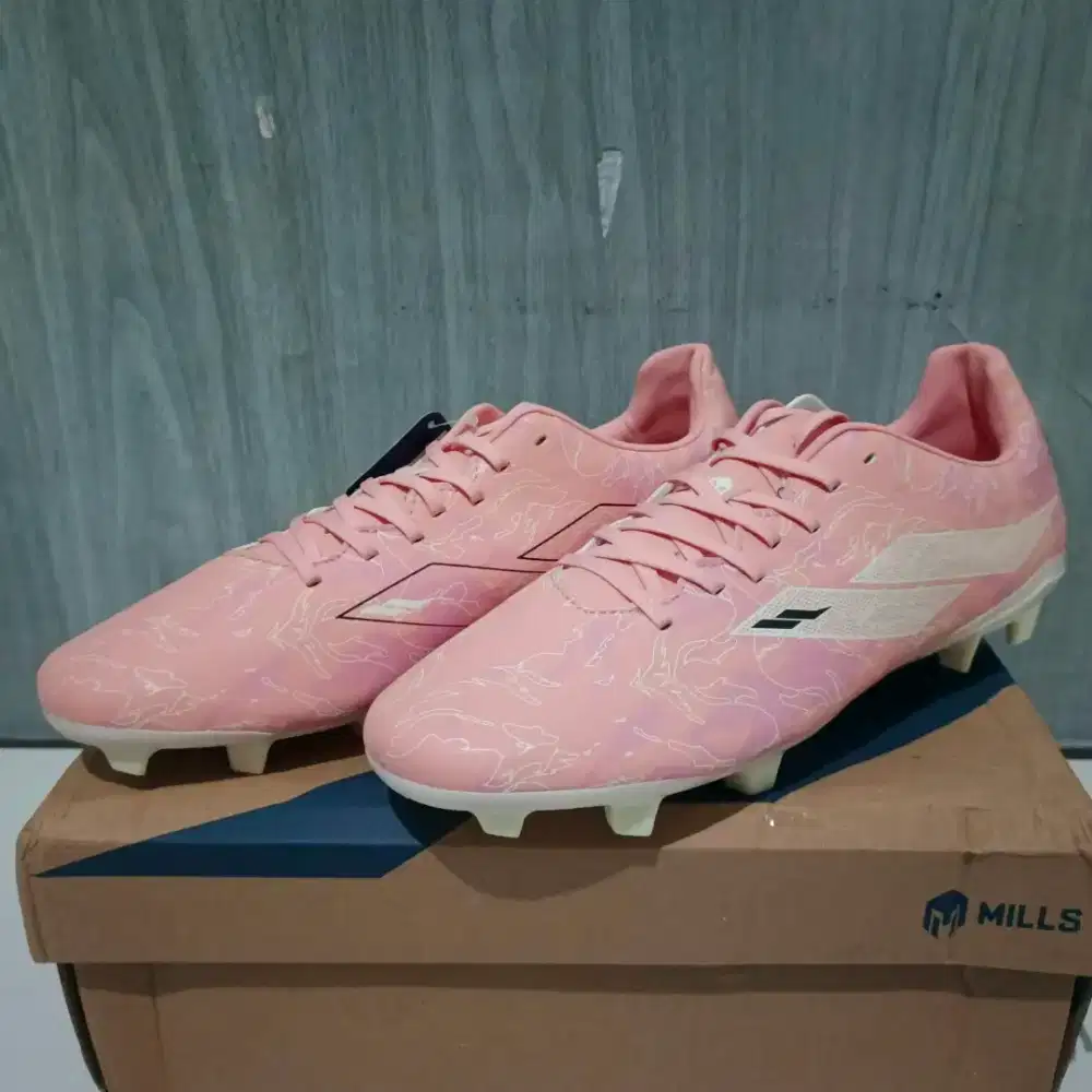 Sepatu Bola Mills Flame 2.0 FG Size 43