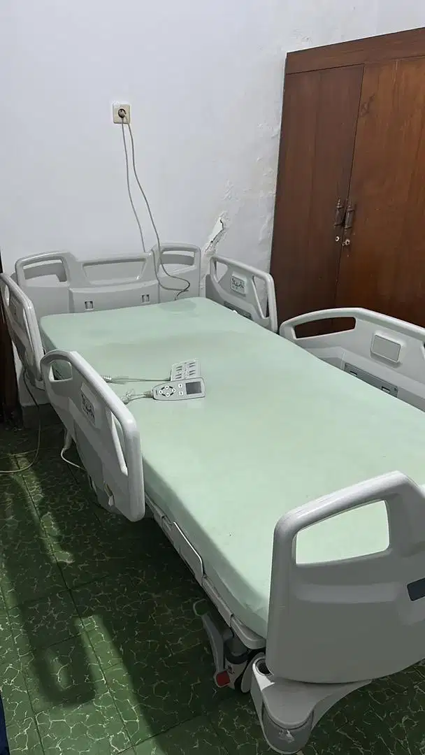 Bed ranjang rumah sakit electric. MAK INFINITE 3 MOTOR 79103W