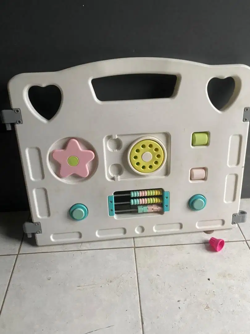 pagar mainan, ring basket, seluncuran