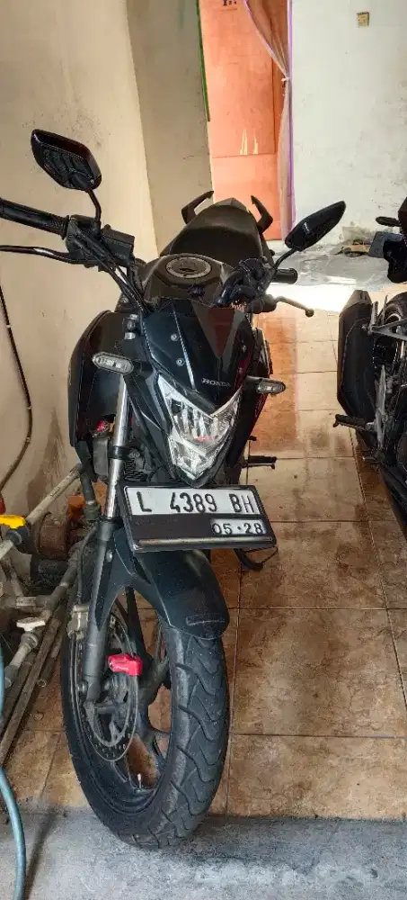 CB150R SE TANGAN PERTAMA