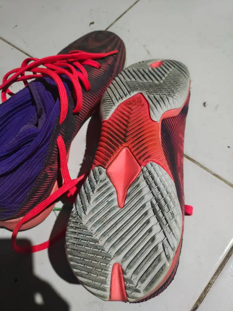 Sepatu futsal Adidas nemeziz.3