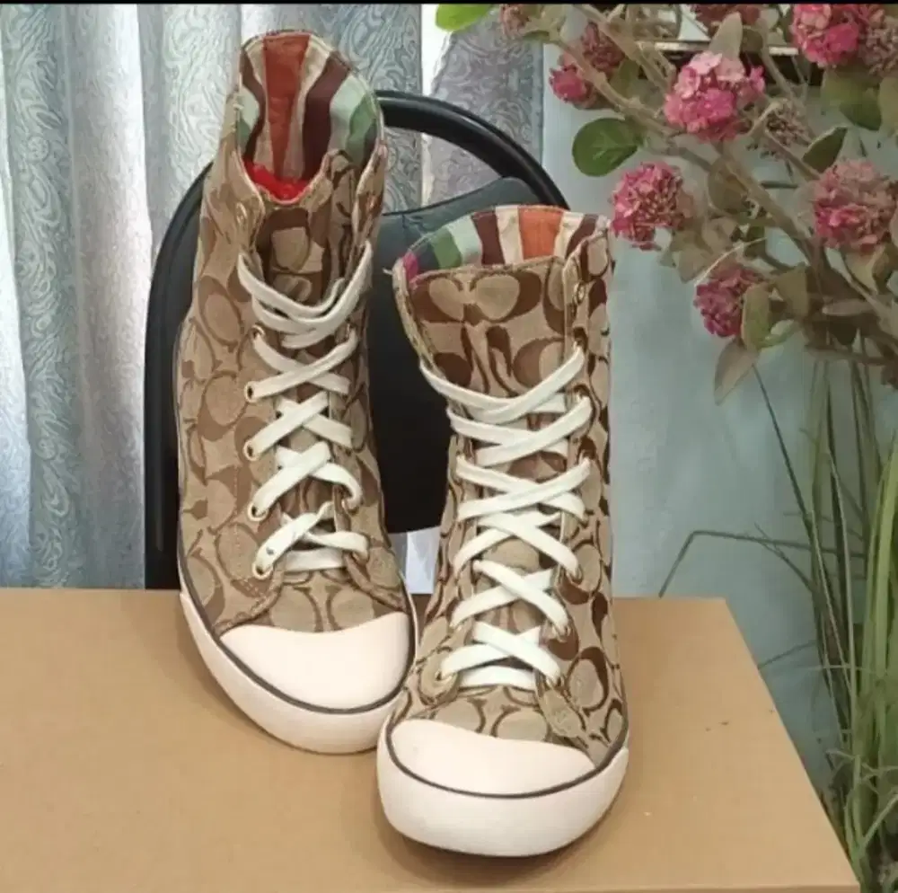 Sepatu booth cewe Coach