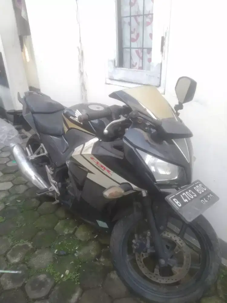 Honda CBR 150 tahun 2015