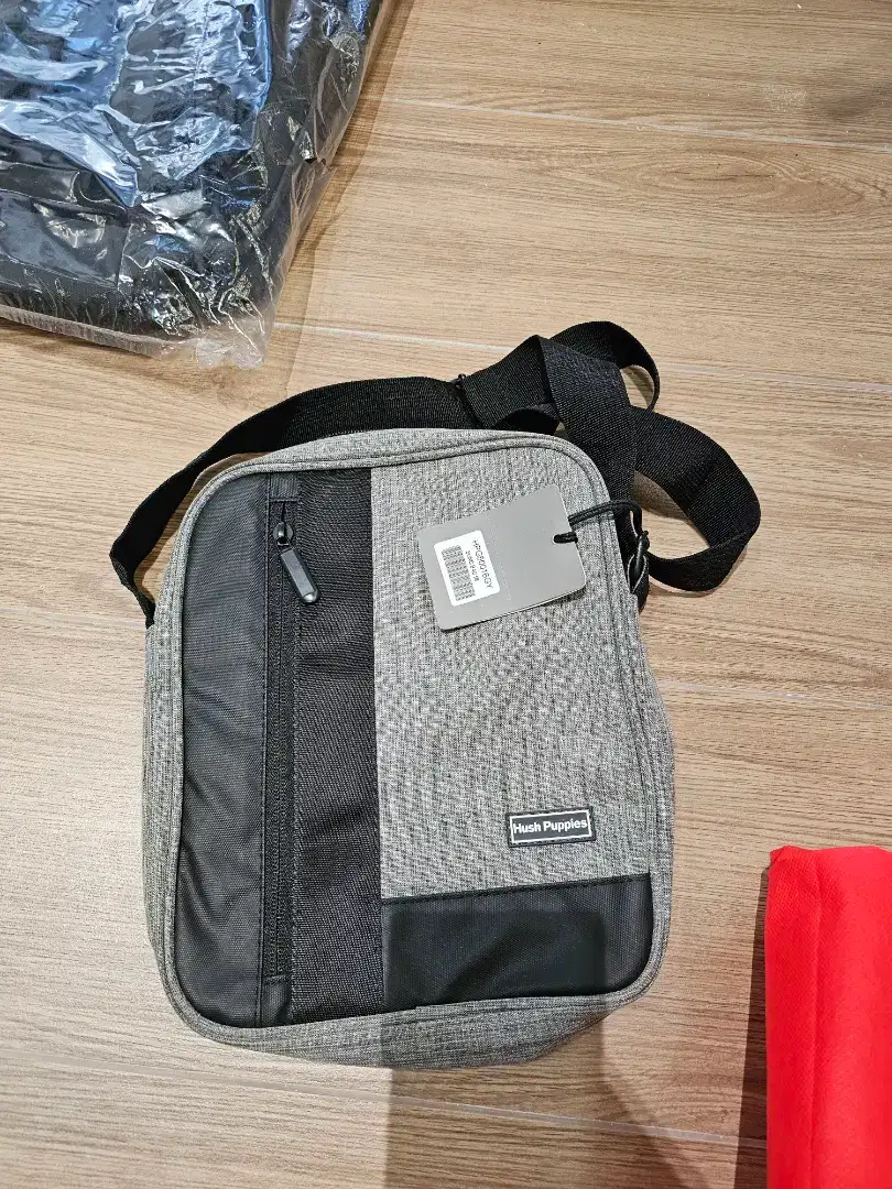 Baru Tas Selempang Hush Puppies