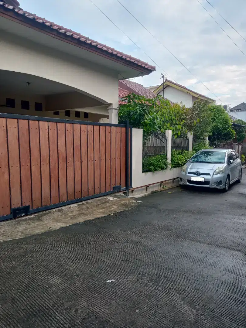 Rumah Pribadi Luas Hoek Pinggir Jln Bbs Banjir Strategis Dtran Tinggi