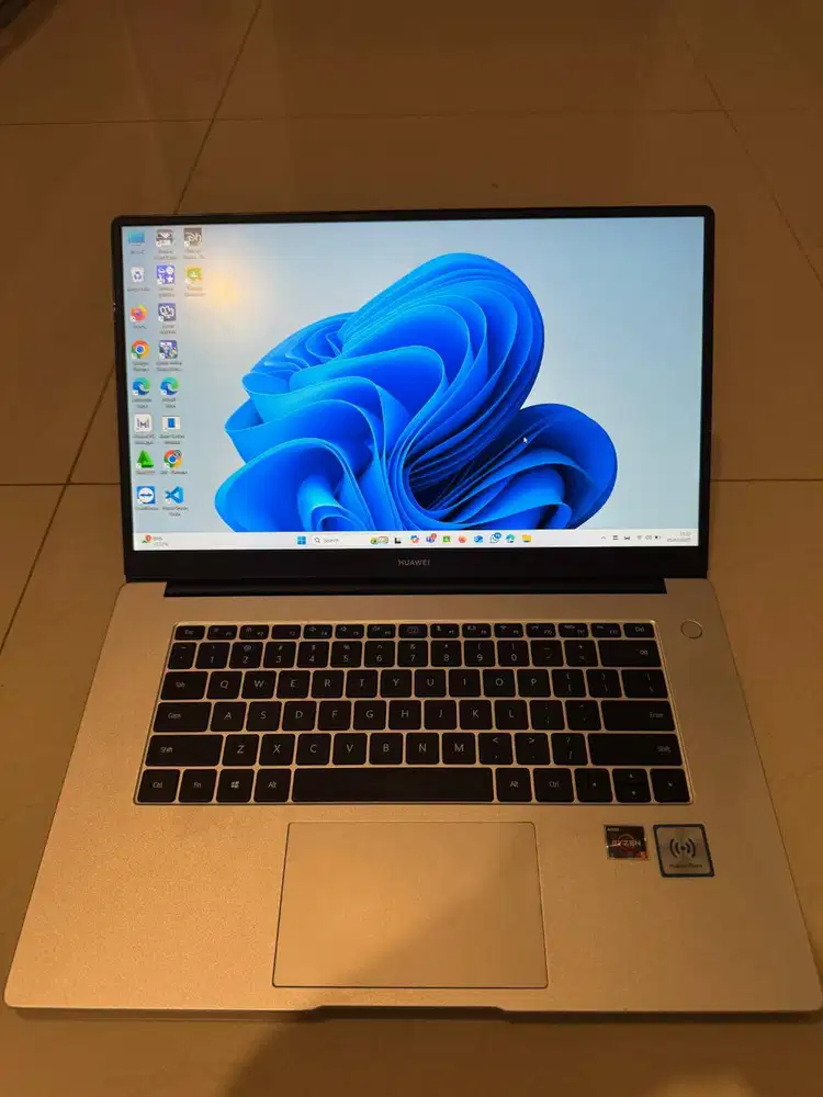 LAPTOP HUAWEI MATE BOOK D15