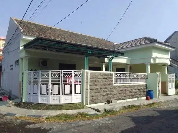 Rumah siap huni posisi hook di tengah kota sidoarjo dekat mall dan tol