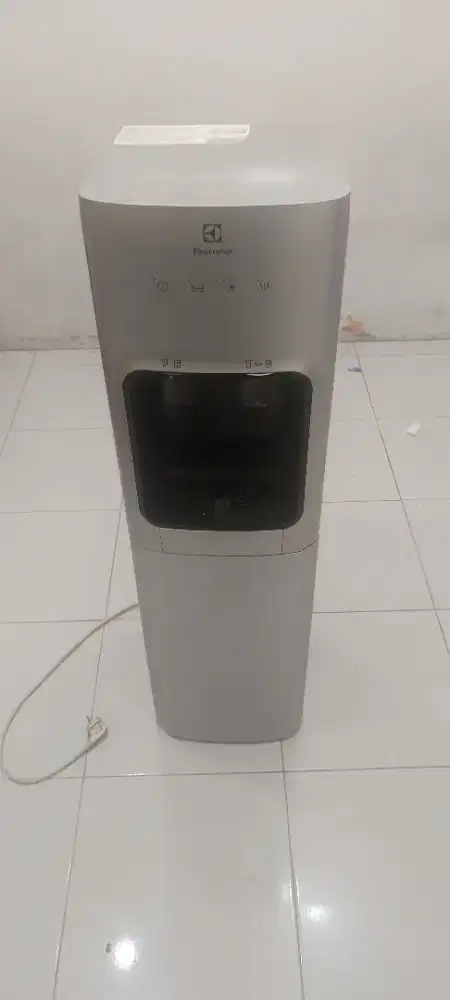 Dispenser galon bawah Electrolux