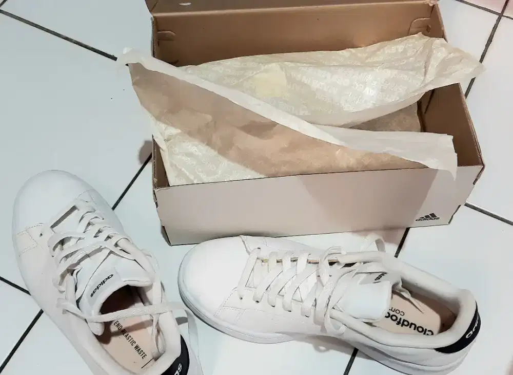 Sepatu adidas 100% original