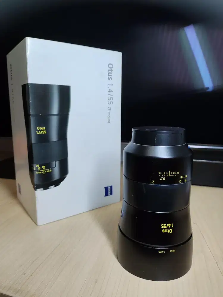Lensa Otus 1.4/55