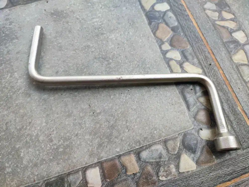 Kunci roda 17 BMW original