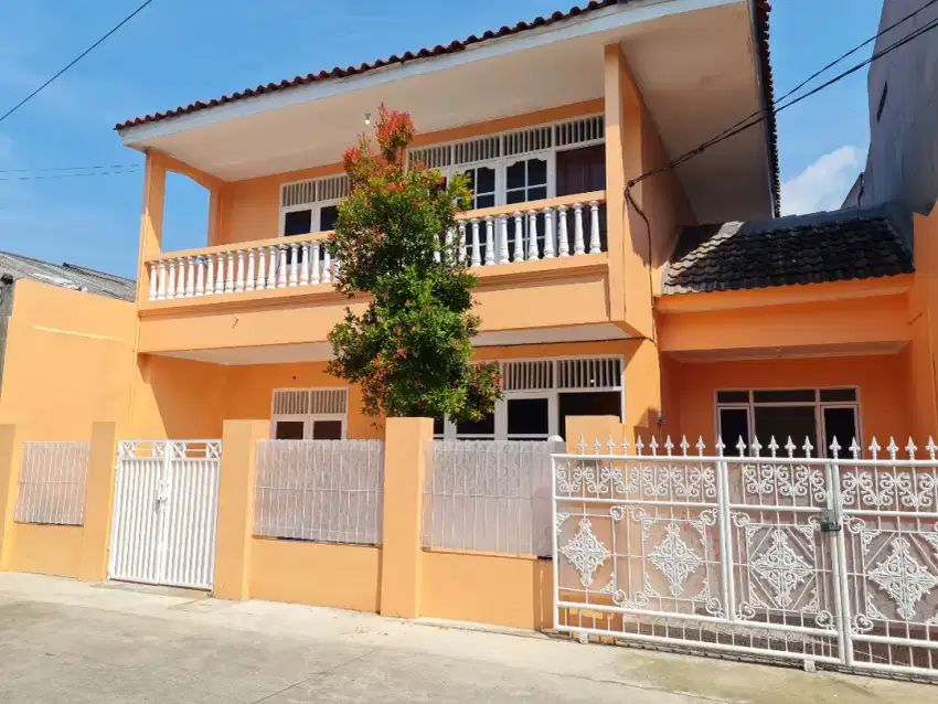 DISEWAKAN PAVILYUN DAN LANTAI ATAS RUMAH DI KOTA TANGERANG