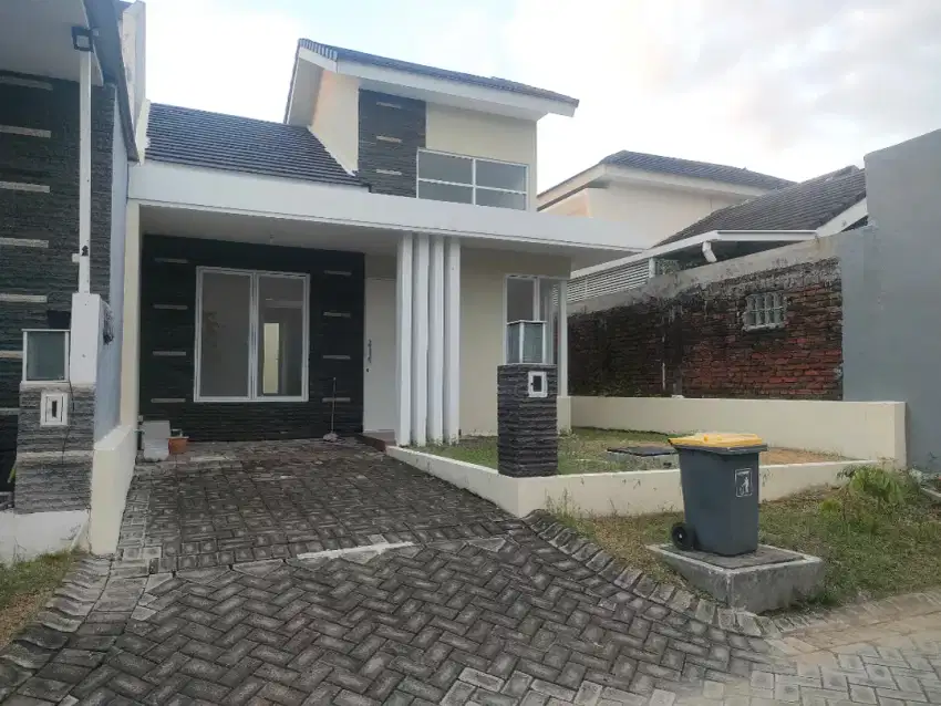 Di sewakan Rumah Siap Huni ,lokasi La Diva Green Hill ,Menganti