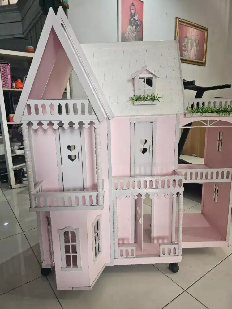 Rumah Barbie Mainan